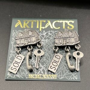 Artifacts/JJ Silver New House Brooch